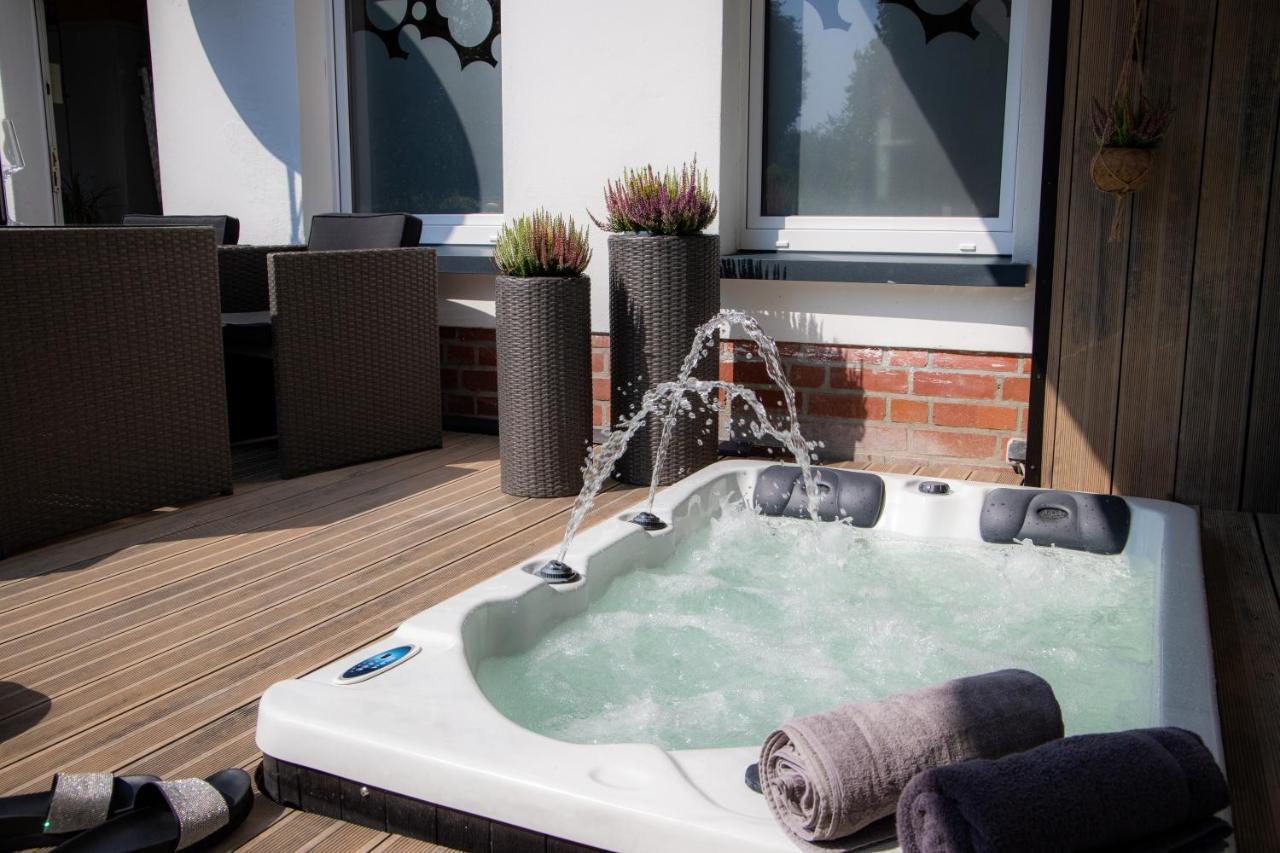 Unterschlupf Radeberg Mit Garten & Whirlpool Exteriör bild